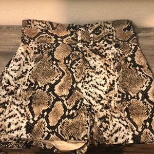 Snake print pant shorts